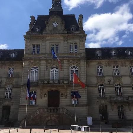 Grand F2 Refait à Neuf, Plein Coeur Centre * Coutances