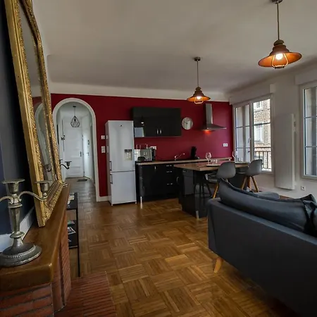 Grand F2 Refait à Neuf, Plein Coeur Centre Appartement Coutances