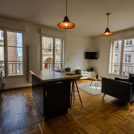 Grand F2 Refait A Neuf, Plein Coeur Centre Apartment Coutances