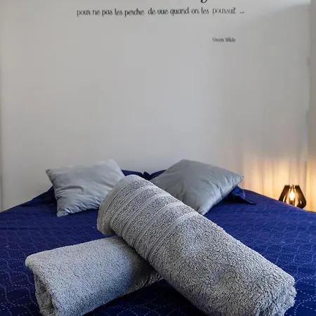 Grand F2 Refait A Neuf, Plein Coeur Centre Apartment Coutances