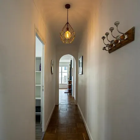 Grand F2 Refait A Neuf, Plein Coeur Centre *