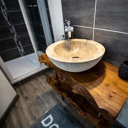 Grand F2 Refait A Neuf, Plein Coeur Centre Apartment Coutances