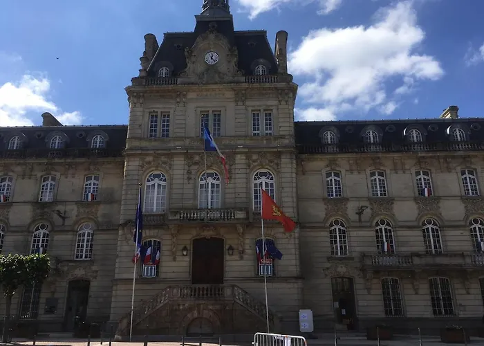 Grand F2 Refait A Neuf, Plein Coeur Centre * Coutances