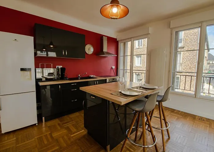 Grand F2 Refait A Neuf, Plein Coeur Centre *