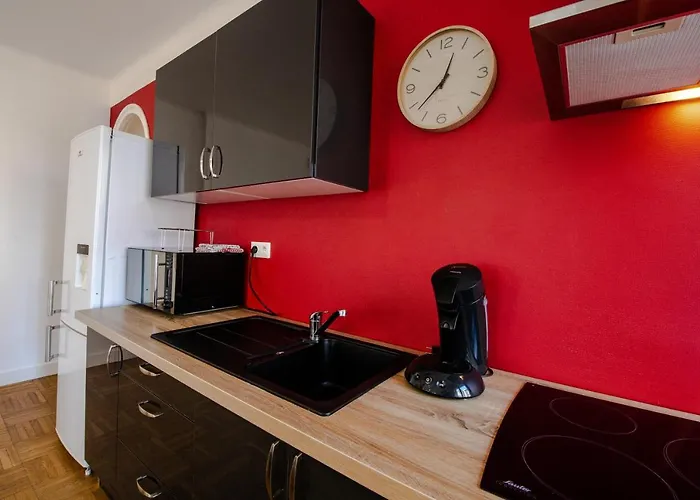 Grand F2 Refait A Neuf, Plein Coeur Centre Apartment Coutances