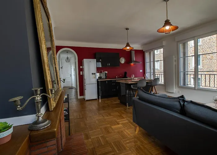 Grand F2 Refait A Neuf, Plein Coeur Centre Apartment Coutances