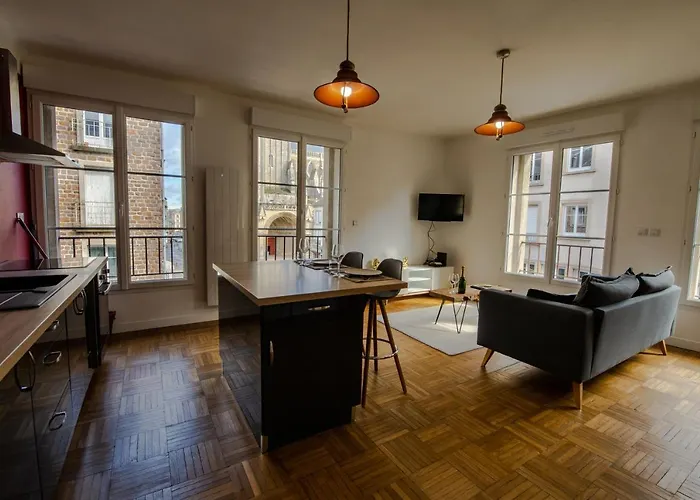 Grand F2 Refait A Neuf, Plein Coeur Centre Apartment Coutances