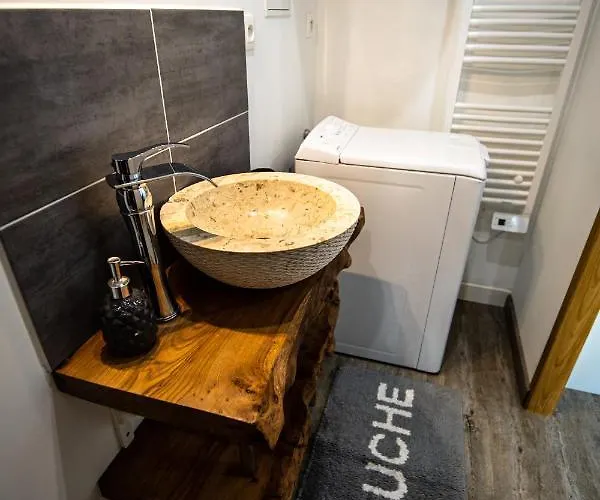 Grand F2 Refait A Neuf, Plein Coeur Centre Apartment Coutances