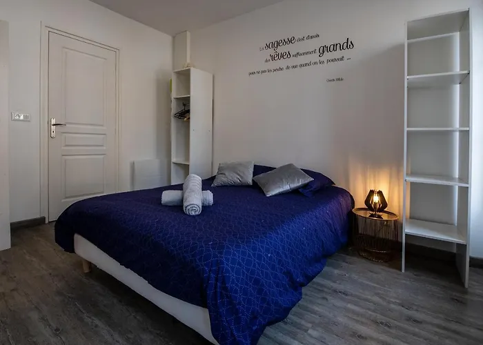 Grand F2 Refait A Neuf, Plein Coeur Centre Coutances