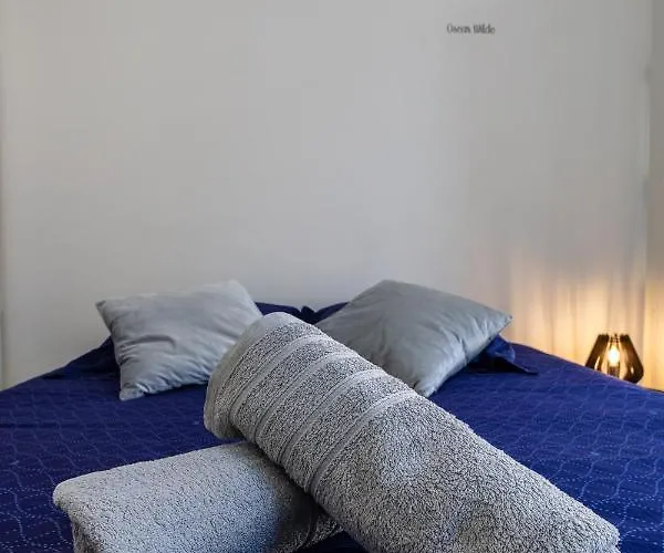 Grand F2 Refait A Neuf, Plein Coeur Centre Apartment Coutances