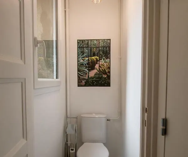 Apartment Grand F2 Refait A Neuf, Plein Coeur Centre Coutances