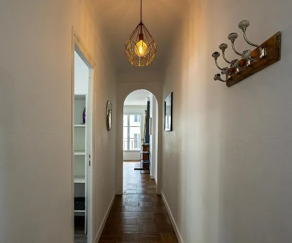 Grand F2 Refait A Neuf, Plein Coeur Centre *