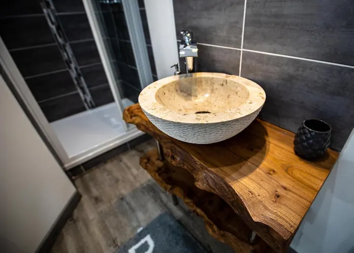 Grand F2 Refait A Neuf, Plein Coeur Centre Apartment Coutances